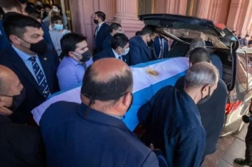 Partió el cortejo fúnebre para dar el último adiós a Maradona