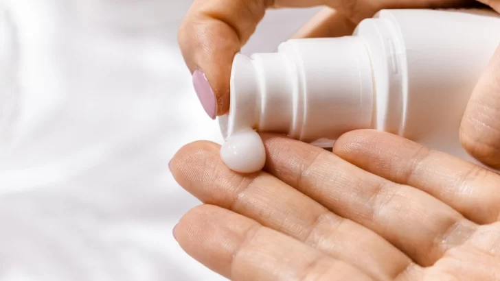 ANMAT prohíbe una crema para la piel y un esmalte semipermanente