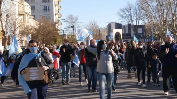 17 A: Multitudinaria marcha en Necochea