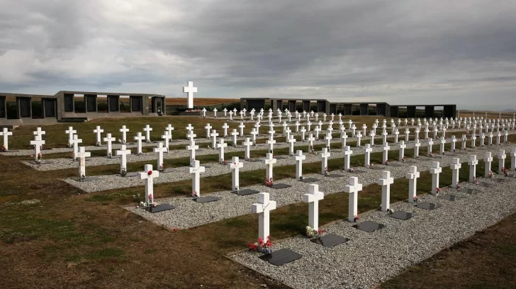 Avanza un nuevo acuerdo con la Cruz Roja para identificar a más soldados caídos en Malvinas