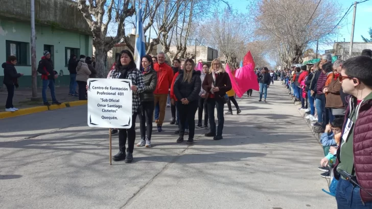 Video: El pueblo Quequén se hizo presente en el Desfile