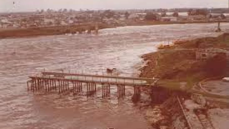 Hace 43 años, la inundación arrasaba con el Puente Ezcurra