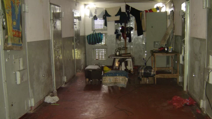 700 presos hacen huelga de hambre en Batán por la “situación crítica” del penal