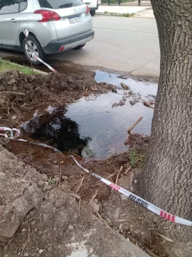 Denuncian la existencia de una perdida de agua en 47 y 58