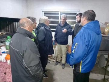 Velázquez visitó la Junta Vecinal del Barrio 9 de Julio y luego se reunió con la comisión directiva del Club Ministerio