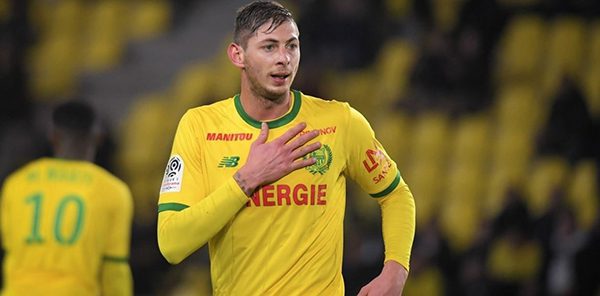 Comenzó el velatorio de Emiliano Sala en Progreso: una despedida enmarcada por el dolor