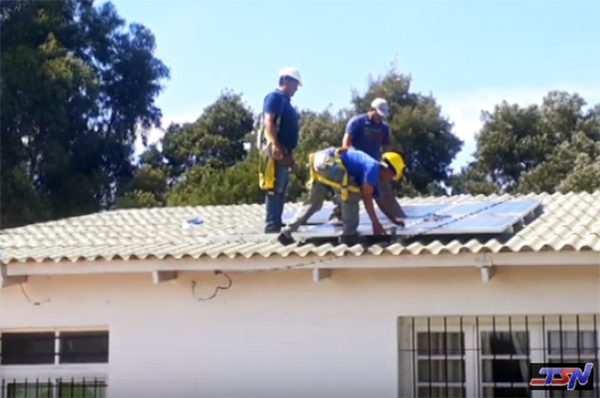 Escuela de Energía con paneles solares
