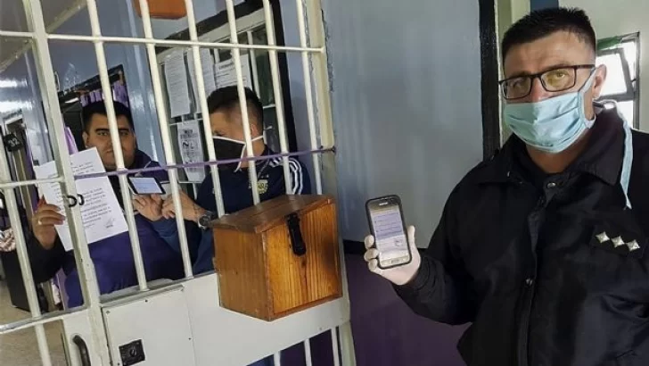 Aseguran que el uso de celulares en cárceles hizo bajar el delito