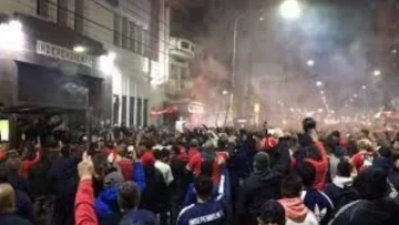 Arde Independiente: furia de los hinchas, incidentes y suspensión del partido contra Atlético de Tucumán