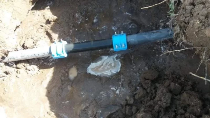 Notificaron a vecinos por construir una red clandestina de agua en Quequén