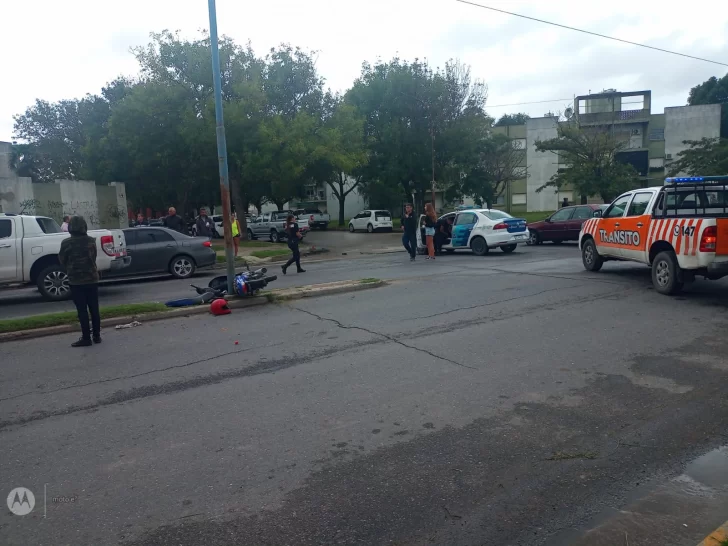 Joven motociclista herido tras un fuerte choque en avenida 75