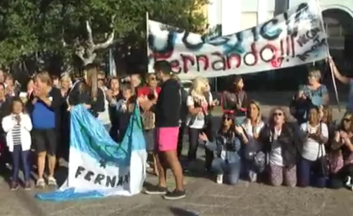 En Necochea también marcharon por Fernando