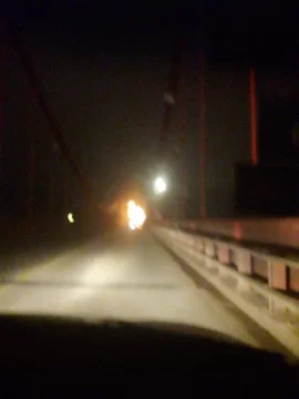Así esta el puente colgante , hace 3 días a oscura….