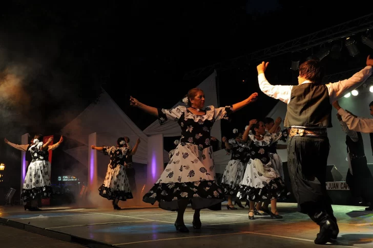 Taller de danzas folklóricas y perspectivas de género a cargo de Leonardo Pedemonte