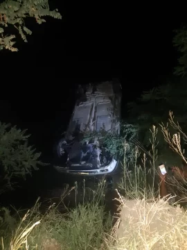 Cayó un auto al río y se salvaron todos sus ocupantes