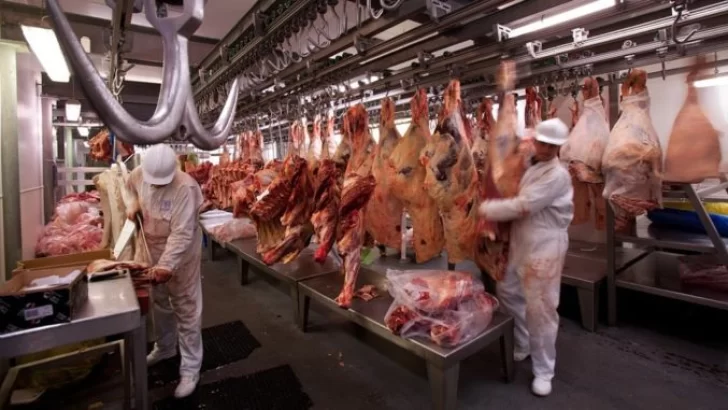 Frigoríficos estiman que el consumo de carne vacuna va a seguir en baja durante 2022