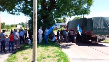 Autoconvocados protestaron en Paraná: “Que los políticos se bajen su sueldo y den el ejemplo”