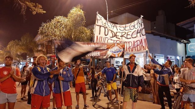 Los guardavidas se movilizaron por calles de la villa balnearia