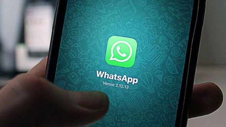Alertan por una campaña engañosa en WhatsApp para robar datos personales