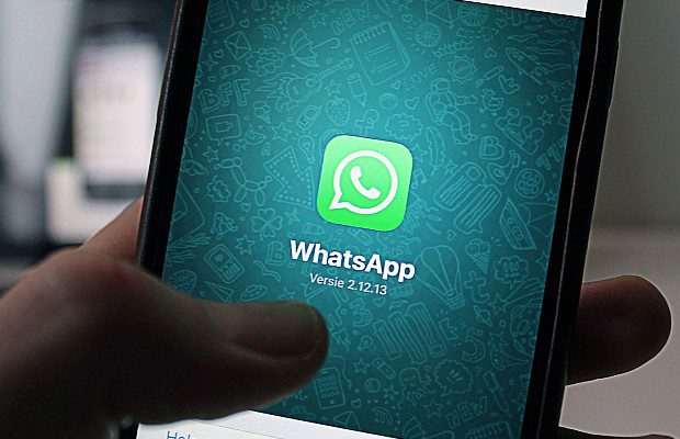 Alertan por una campaña engañosa en WhatsApp para robar datos personales