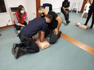 Cruz Roja capacita en primeros auxilios a policías de la ciudad