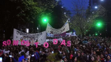 Más de 200.000 mujeres marcharon por el aborto legal y contra los femicidios