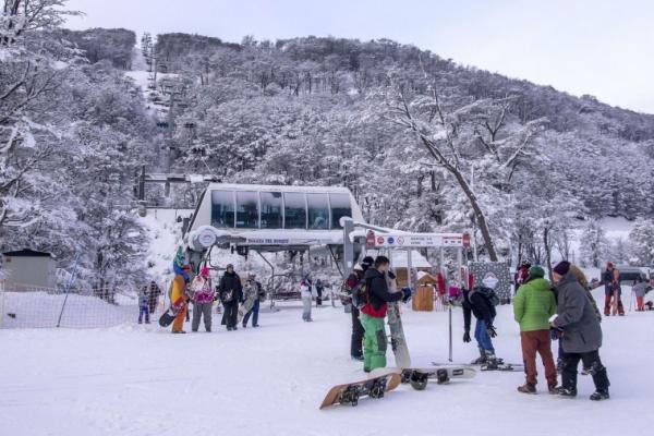 Más de 2,5 millones de turistas viajaron en esta temporada de invierno “récord”