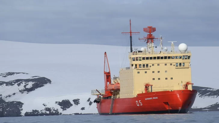 El rompehielos Almirante Irizar se prepara en Ushuaia para continuar la campaña antártica