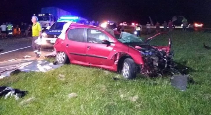 Otro choque en Ruta 2, ahora culpa de un perro. Dos muertos