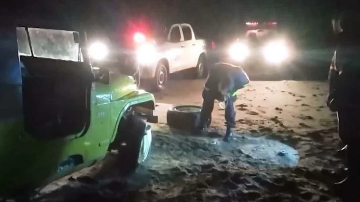 Rescataron a un hombre varado con su jeep en los médanos