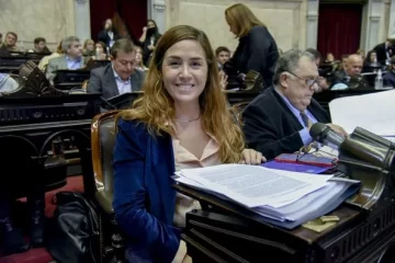 Jimena López integra la Comisión de Transporte de Diputados