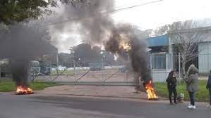 Protesta en la ruta 88 de trabajadores paperos