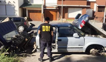 Secuestran dos camionetas robadas al dar con un desarmadero