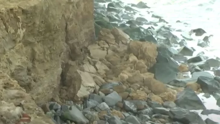 Se desmoronó una parte de los acantilados de Bahía de los Vientos