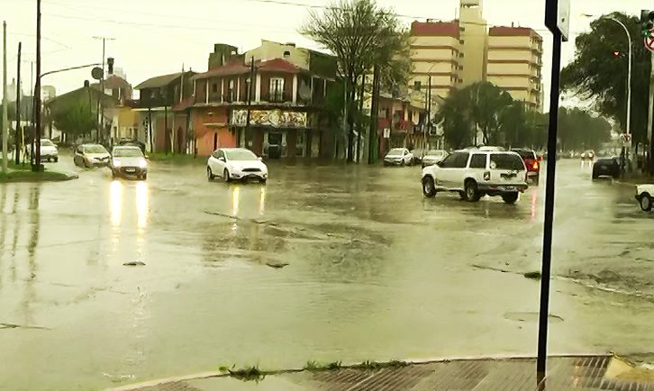 Persistentes lluvias en la jornada de este viernes