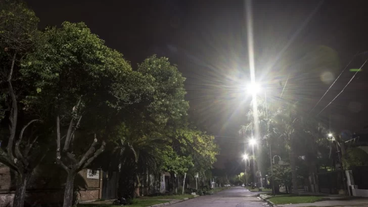 Nación enviará un adelanto de 50 millones de pesos para el recambio de luminarias led