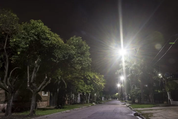 Nación enviará un adelanto de 50 millones de pesos para el recambio de luminarias led