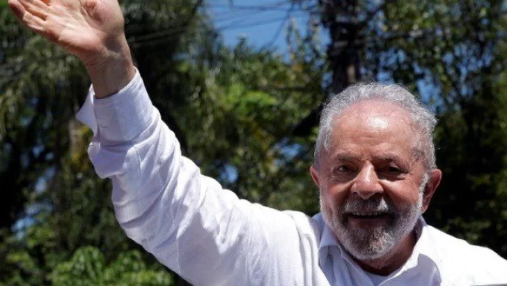 Lula derrotó a Bolsonaro en un reñido balotaje