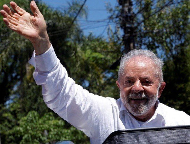 Lula derrotó a Bolsonaro en un reñido balotaje