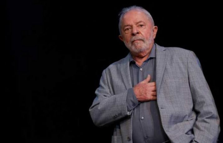 Ante una multitud, Lula asume su tercer mandato como presidente en Brasil