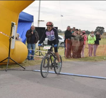 Necochense atropelló a una ciclista en Orense. La mujer está en grave estado