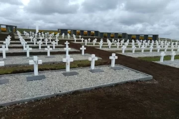 Equipo de forenses llegó a Malvinas para nuevos trabajos de identificación de restos de soldados