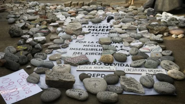 Marcha de las Piedras en varios puntos del país por las víctimas de Covid-19 en Argentina