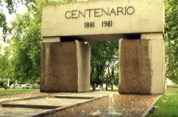 Lograron poner en marcha la fuente del monumento al Centenario