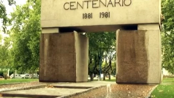 Lograron poner en marcha la fuente del monumento al Centenario
