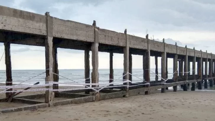 Se derrumbó parte de la estructura del Muelle de los Pescadores