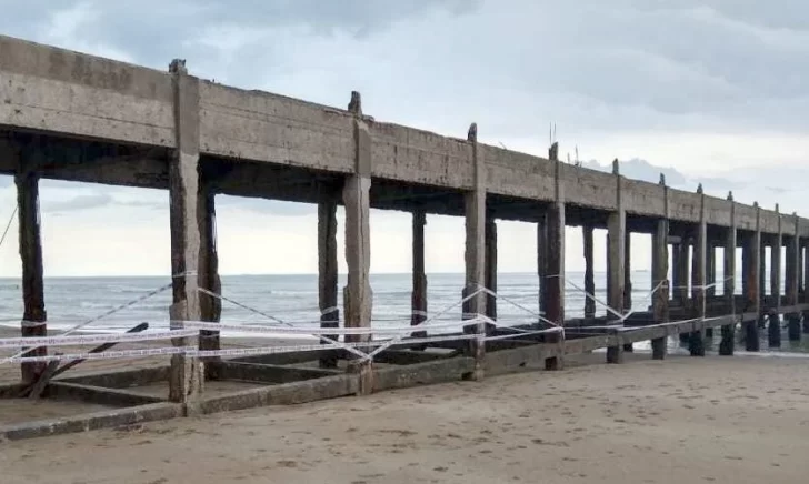 Se derrumbó parte de la estructura del Muelle de los Pescadores