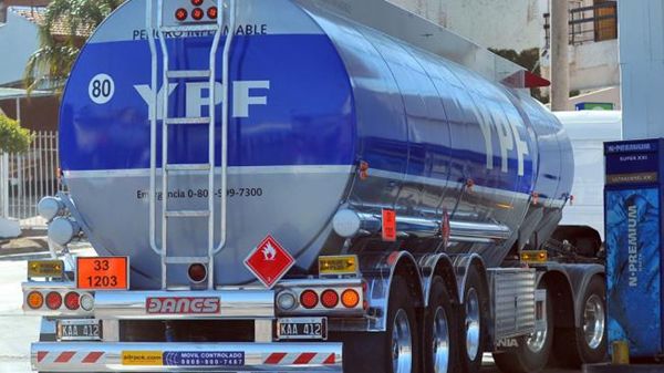 YPF subió los precios de los combustibles un 2,5%