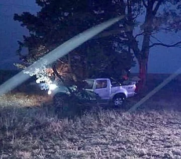 En cercanías de Monte Hermoso: murió un conductor al chocar contra un árbol