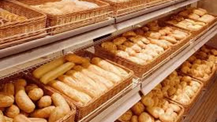 Panaderos denuncian que los molinos empezaron a cobrar la harina “a precio dólar”